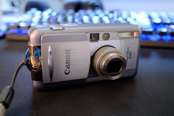 Picture if my Canon PowerShot S40 taken with a Fujifilm X100vi.
